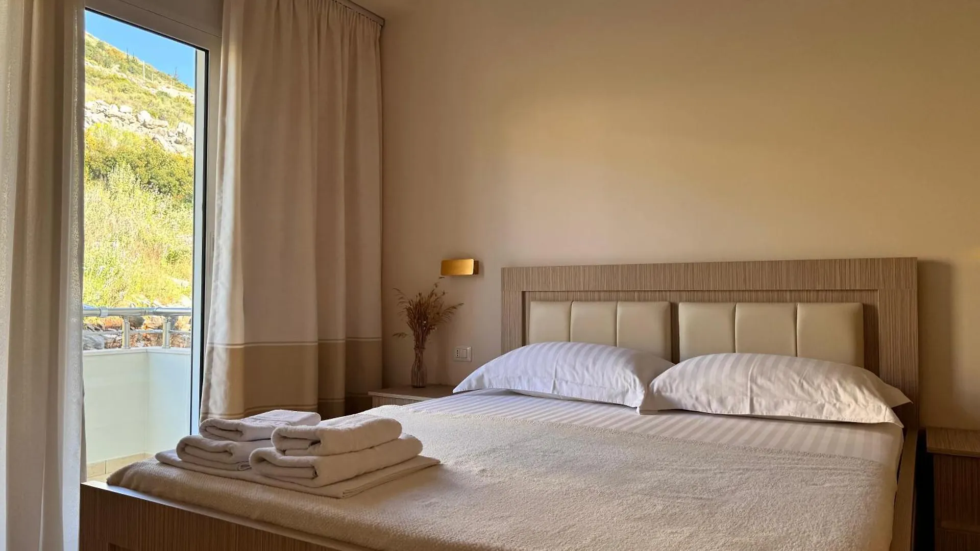 Villa Majola Sarandë 0*,