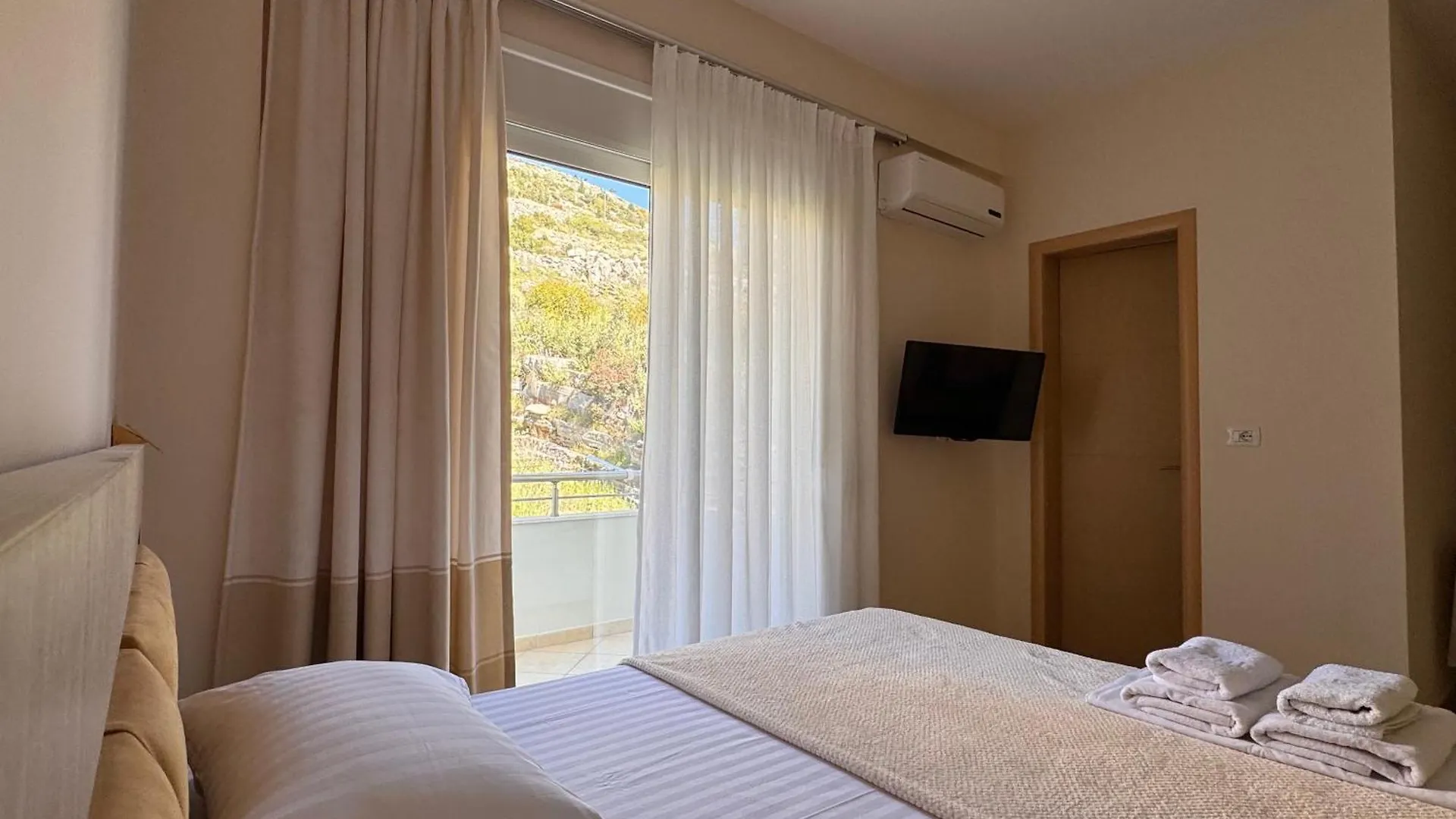 Villa Majola Sarandë 0*,